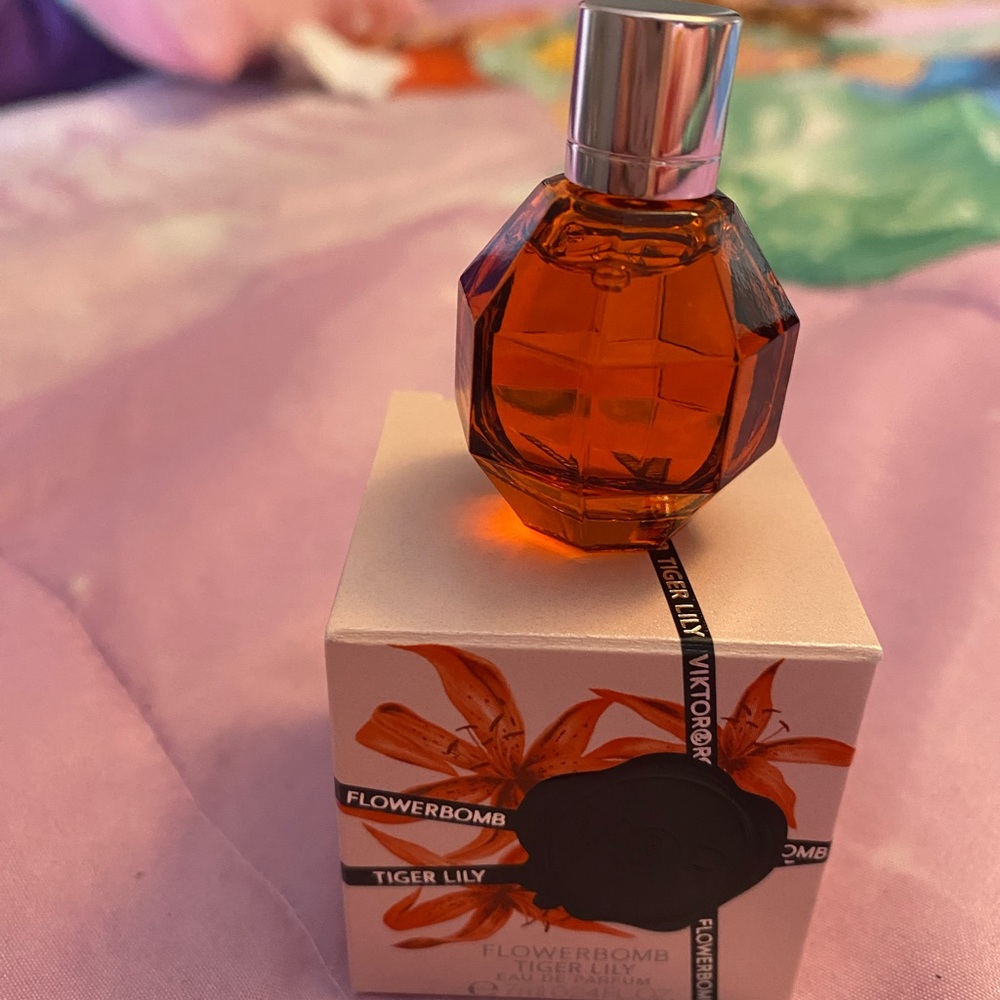 viktor rolf flowerbomb tiger lily
